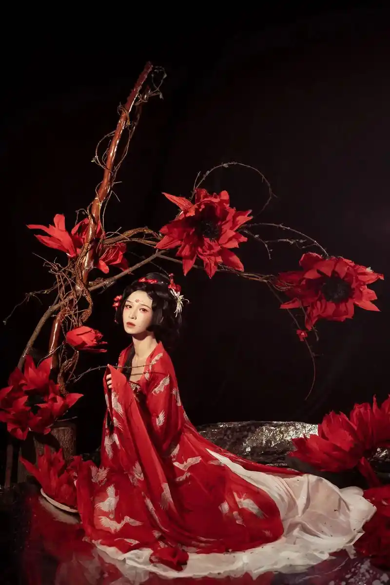 还会见到那个神吗?#古风 #红衣古装  - 抖音