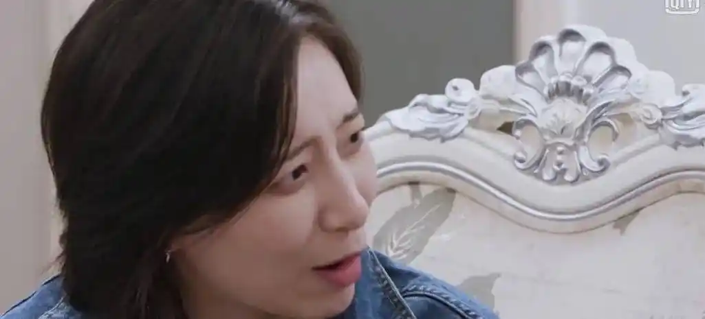 岳云鹏被指不尊重女性,公然diss李斯丹妮腿粗,还搂过孔雪儿的腰