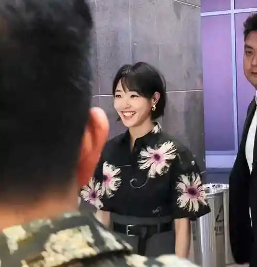 白百何复出:性感豆腐腿再现,一指禅已成往事