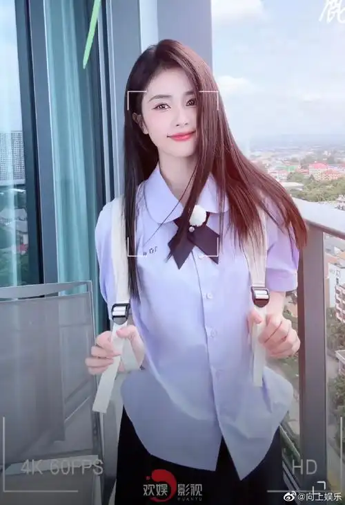 白鹿学姐回眸视频#白鹿七月行程视频释出~是好久不见的蓝色校服思肩