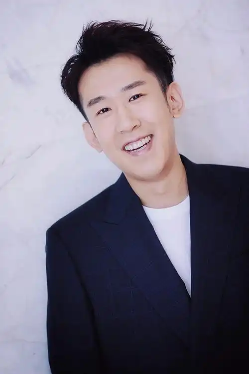 活动现场,于洋大方分享自己平时的护牙体验,同时也首次尝试护牙实验