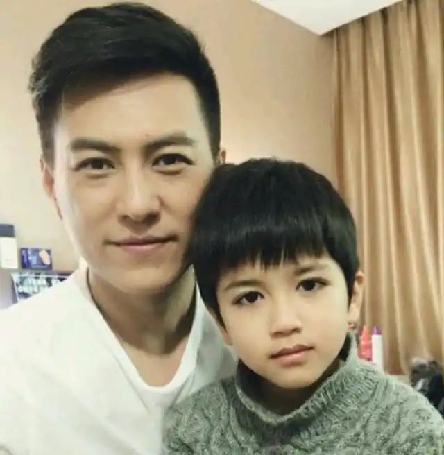 靳东身家过亿一块手表价值455万富二代儿子帅成这样