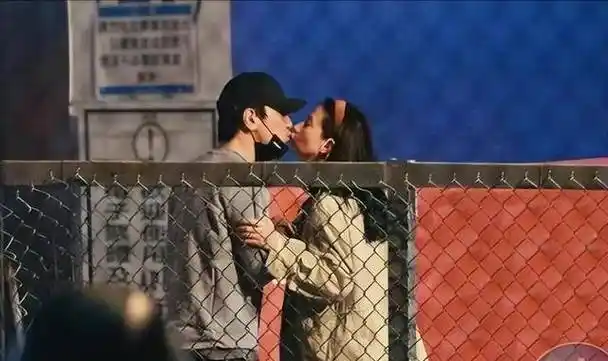 但除了邓超孙俪,其实赵又廷和高圆圆也是外界津津乐道的,两个人都是