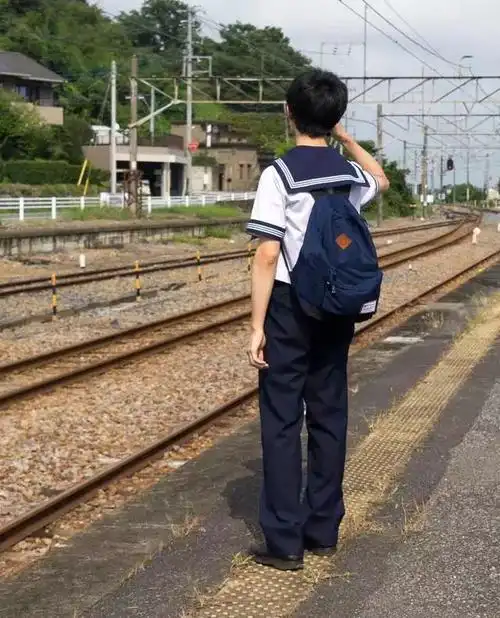 日本某网友提倡男生穿水手制服画风瞬间小清新