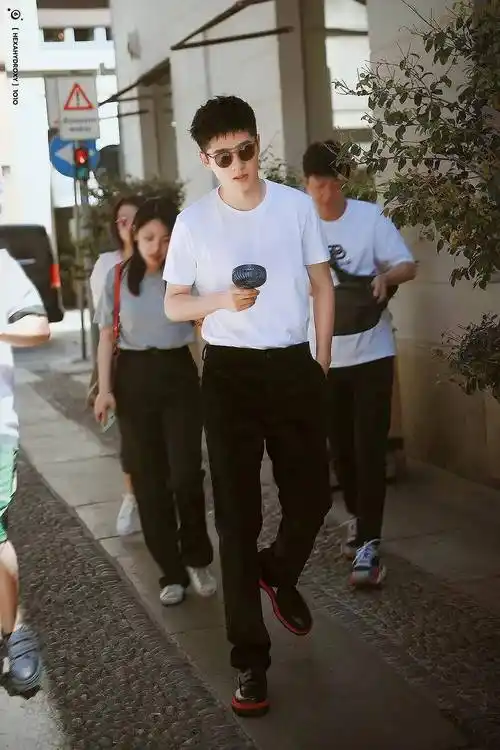 身高185的90后男演员,胡一天遭质疑,刘昊然有点意外_剧中_网友_吴亦凡