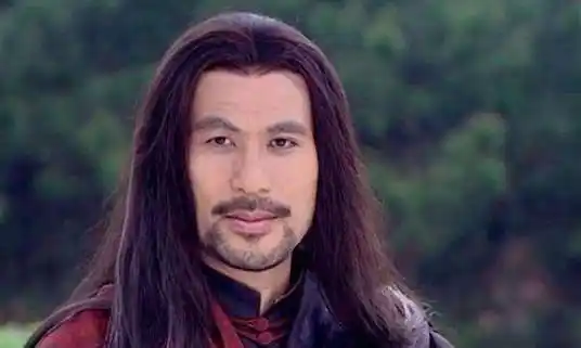 原创徐锦江向过路女兵求婚,被说神经病,见面3次领证,至今恩爱29年