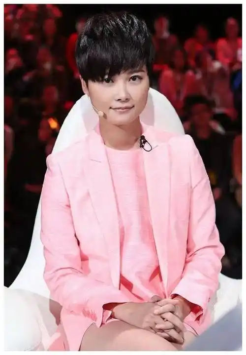 超酷"假小子",永葆青春的女神,李宇春的魅力!