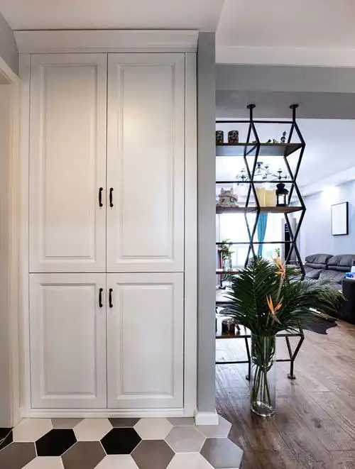 图片欣赏-86平米现代风格入户门鞋柜装修效果图-齐装网室内装修效果图