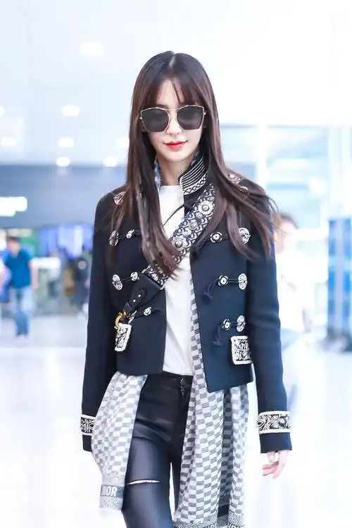 杨颖就穿出了高级感,搭配皮靴时髦又帅气