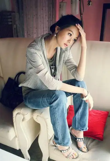 李多海针织外套搭配牛仔裤