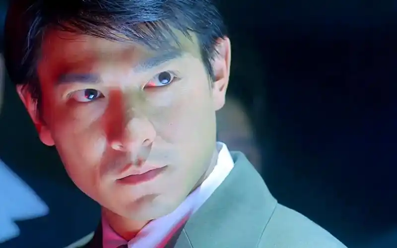 "刘德华"化身黑道教父,一个眼神吓退"谭耀文",连警察都叫他大哥