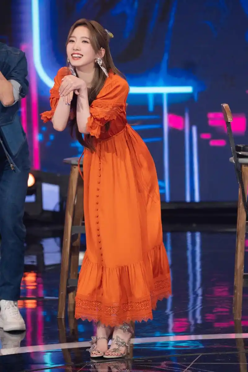 孟美岐  美腿玉足合集