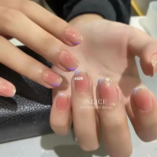 小短甲腮红晕染美甲