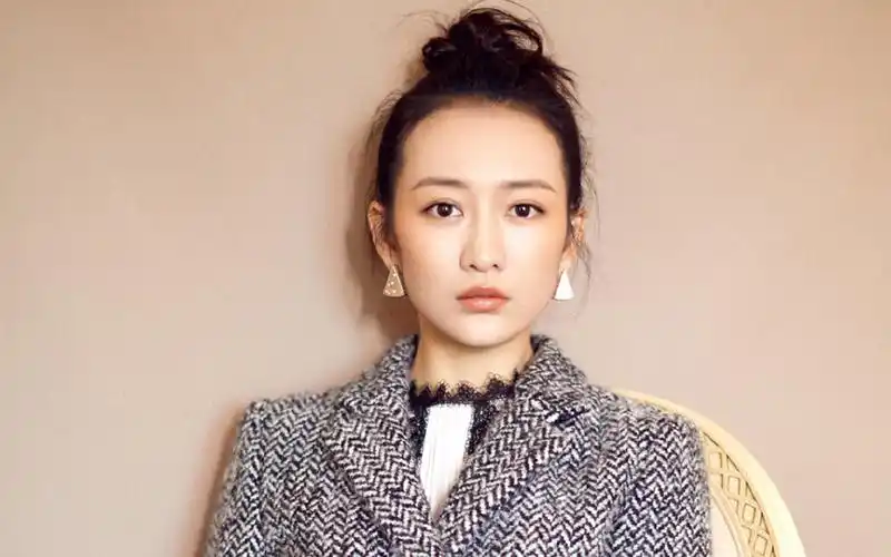 王鸥清爽干练写真图片桌面壁纸