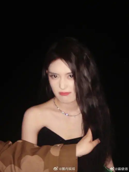 蒋依依最新视频状态