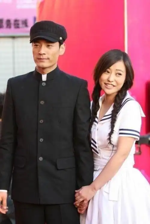 娶过郝蕾,爱过殷桃,但最后没想到38岁又娶了嫩的她!