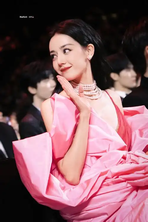 迪丽热巴超话#迪丽热巴微博之夜#坠入@dear-迪丽热巴