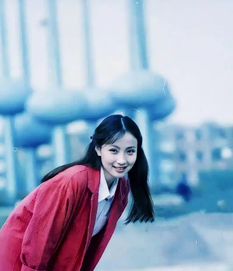 小陶虹照片展示他年轻时的姿态.