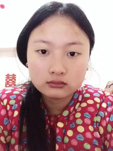 求推荐,发量少 自然卷 一直以来发型就是拉直,额头高,下巴短 大饼脸