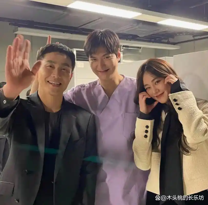 李敏镐又肿了?5年前就被吐槽发腮,离开"国民初恋"36岁仍单身