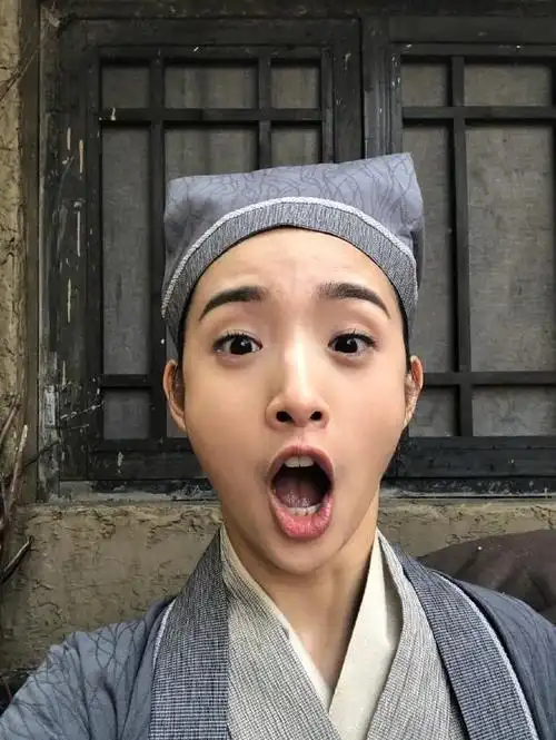 林依晨分享超搞怪古装造型表情包肌肤零细纹零瑕疵获赞