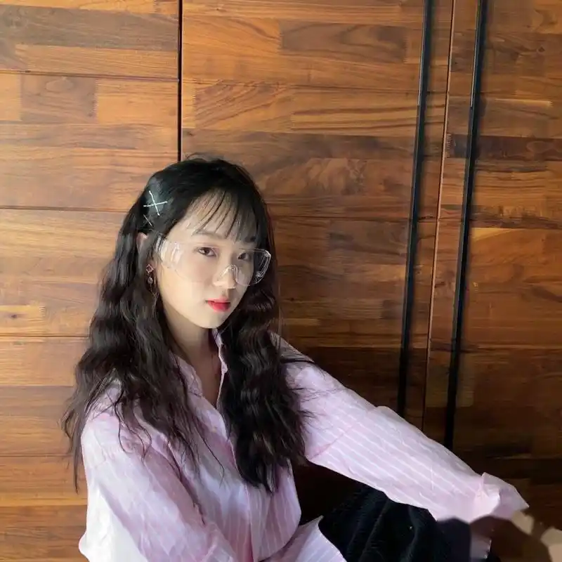 卧床不起半个月 终于剪了刘海还烫了卷 我樊博艺复活了