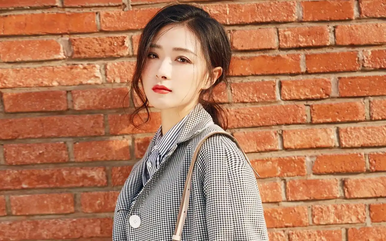 内地美女演员万茜