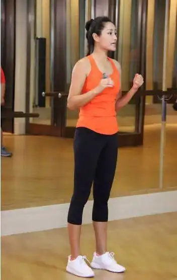 瞿颖素颜状态下肤色黝黑身材粗壮就靠身高优势才脱颖而出