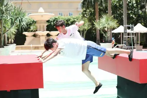 在王大陆的影响下,少年们的嘴越来越大