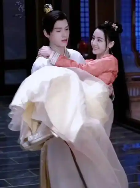 安居乐烨公主抱合集太甜啦～  迪丽热巴,龚俊