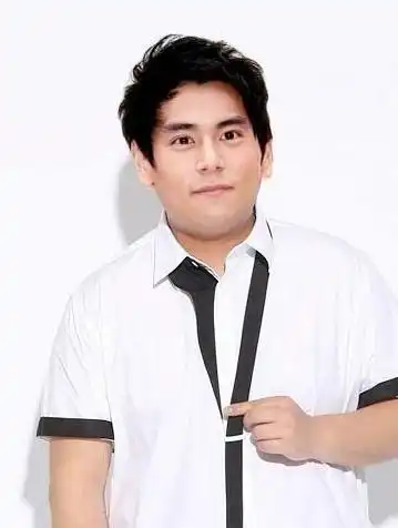 彭于晏只看脸韩庚这胖的还不算过分,但是看看这下垂的胸和肚皮,真是被