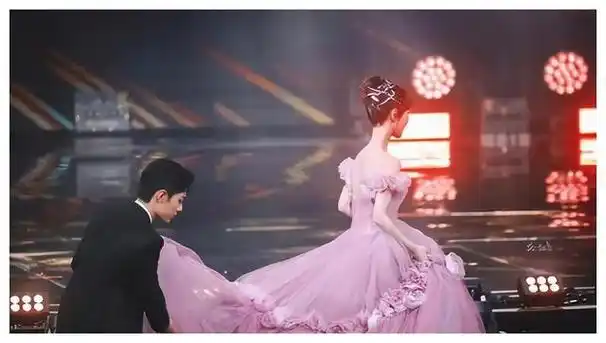 肖战杨紫被曝火锅约会家长见过面圈内知名人士辟谣