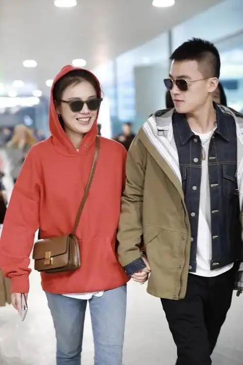 马思纯张哲轩恋情疑似曝光网友喊话前任欧豪赶紧和好