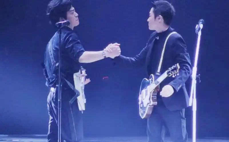 【歌手李健】当李健遇上梁博……哈哈哈哈哈对不起!