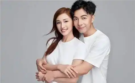 丈夫与陈伟霆同班,老婆从小就是富豪,这对网红夫妻不一般_狼狗_言真