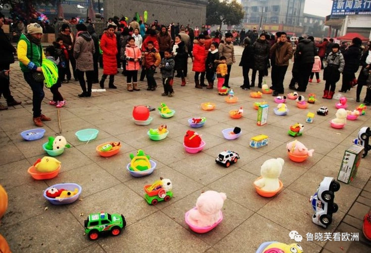 150只猫咪排排紧紧躺着网友搞笑夜市套圈圈么