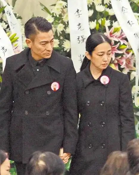 朱丽倩年轻时照片被疯传等了刘德华30年看到照片后网友终于恍然大悟