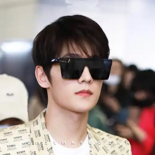 日本购网红墨镜女杨洋同款眼镜一体式太阳镜男潮流大框连体方形防