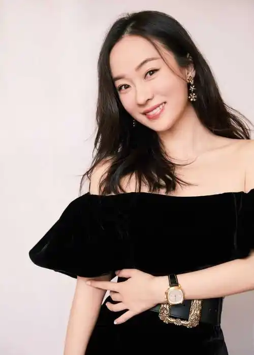 霍思燕三亚泳装秀:白皙肌肤诠释"人间极品",胖而不腻照样美翻_形象