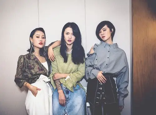 袁娅维与谭维维,郁可唯"组"女团 惊喜朋友圈尽显tia好人缘 - 音乐 -