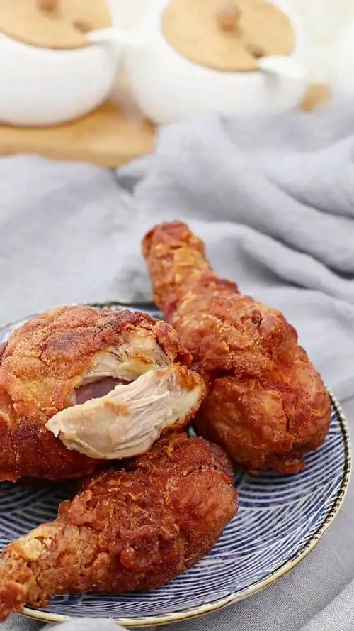 美食 外脆里嫩多汁的炸鸡腿来了!这个真的超级好吃!