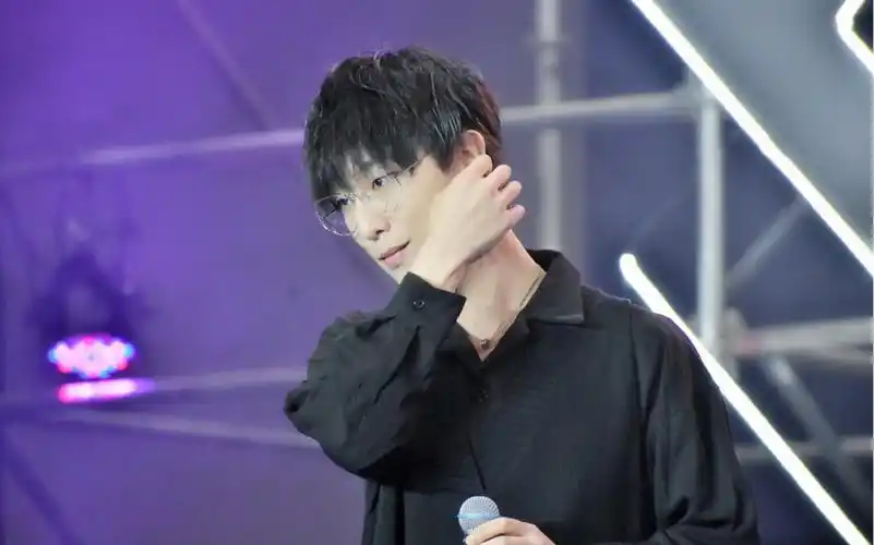 景向谁依静悄悄最想要看到是你的微笑在我的眼中你是最好肉麻的调调你