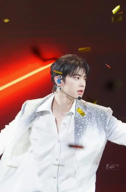 车银优0223出道八周年快乐