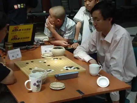 图文-2006全国围棋锦标赛开幕 郑弘九段风度翩翩