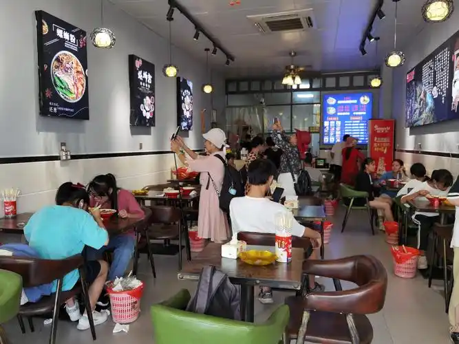 到贺街河西桥头, 品王味螺螺蛳粉