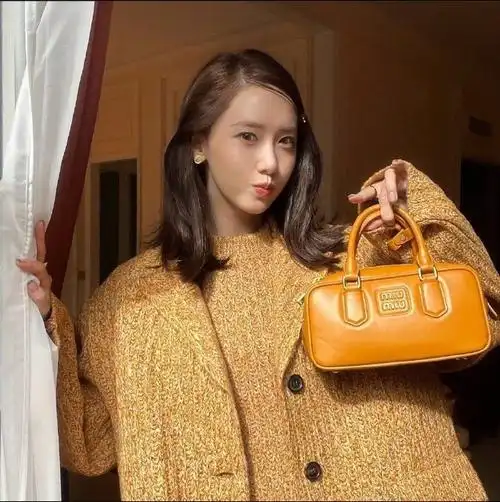 工作室ins更新林允儿出席#miumiu巴黎时装秀#相关一则323034