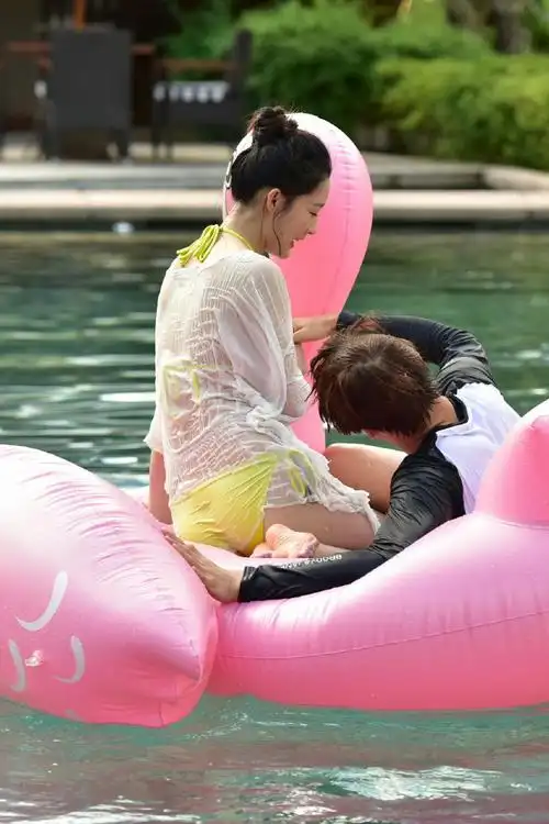 李沁恋情传闻#网友投稿,李沁《我们相爱吧》综艺剧照