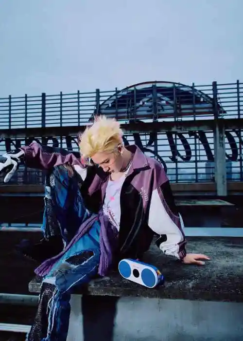 成都欢乐谷大运音乐节#机车炫彩版@theo-朱正廷把应援色印在身上!