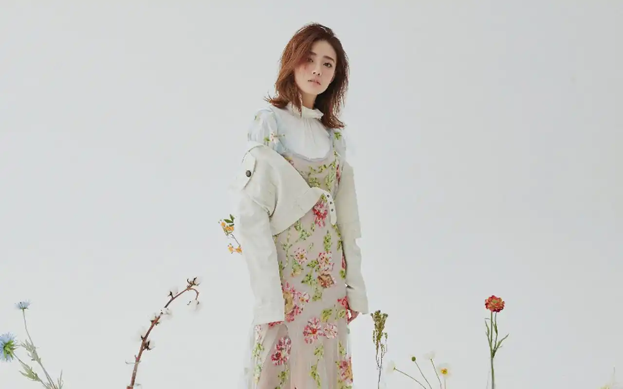 徐璐清新靓丽写真图片桌面壁纸