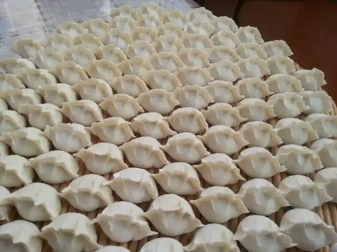 今天腊月廿三,是灶王爷述职的日子,所以今天的水饺要下点功夫.